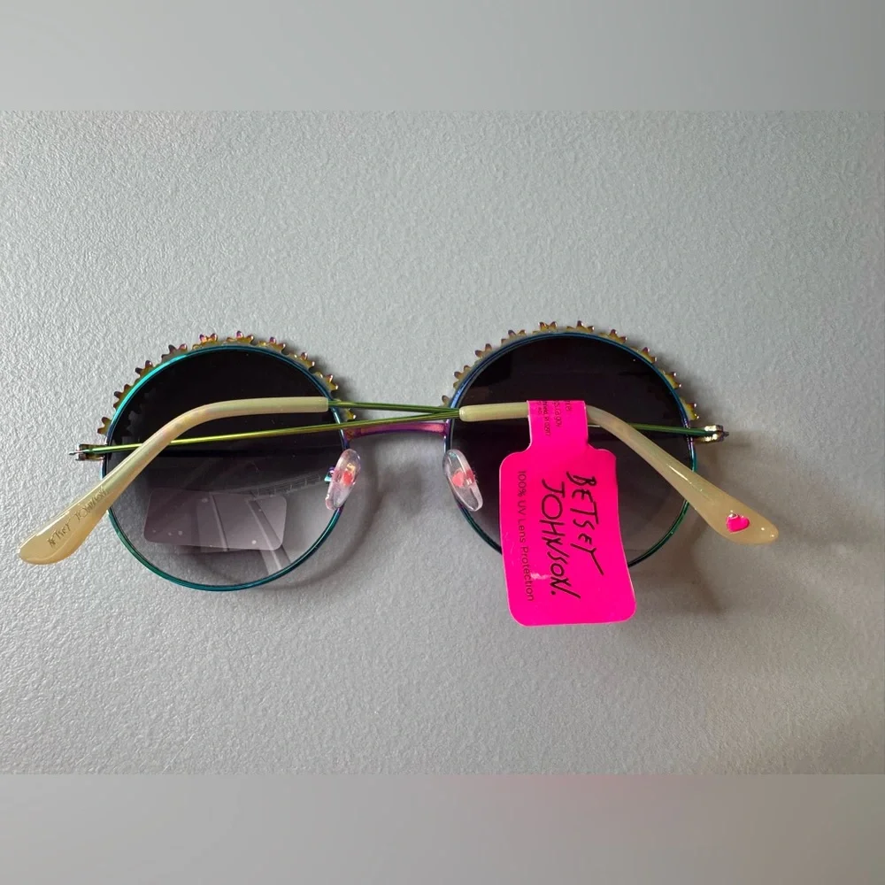 Betsey Johnson flower child round aviator Sunglasses Purple Accents floral - Picture 2 of 4